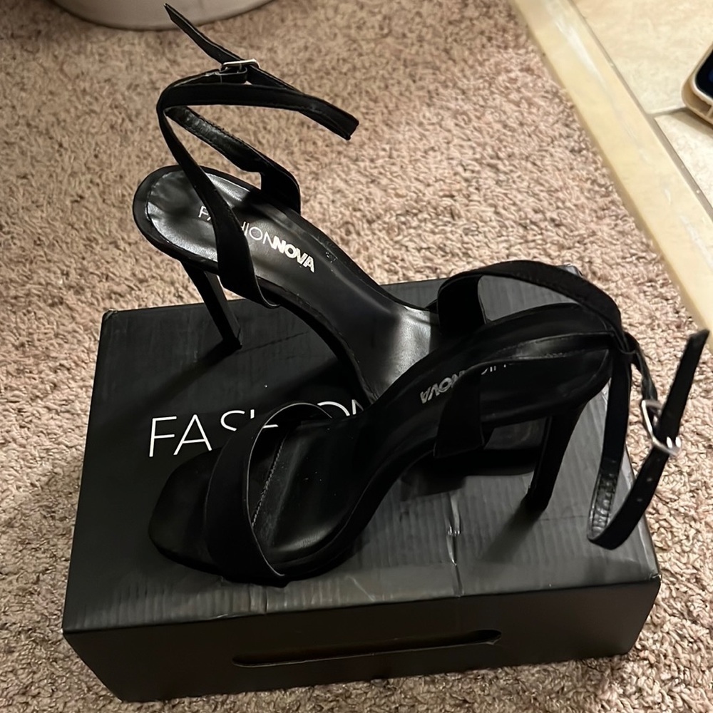 6 1/2 Fashion Nova strap heel